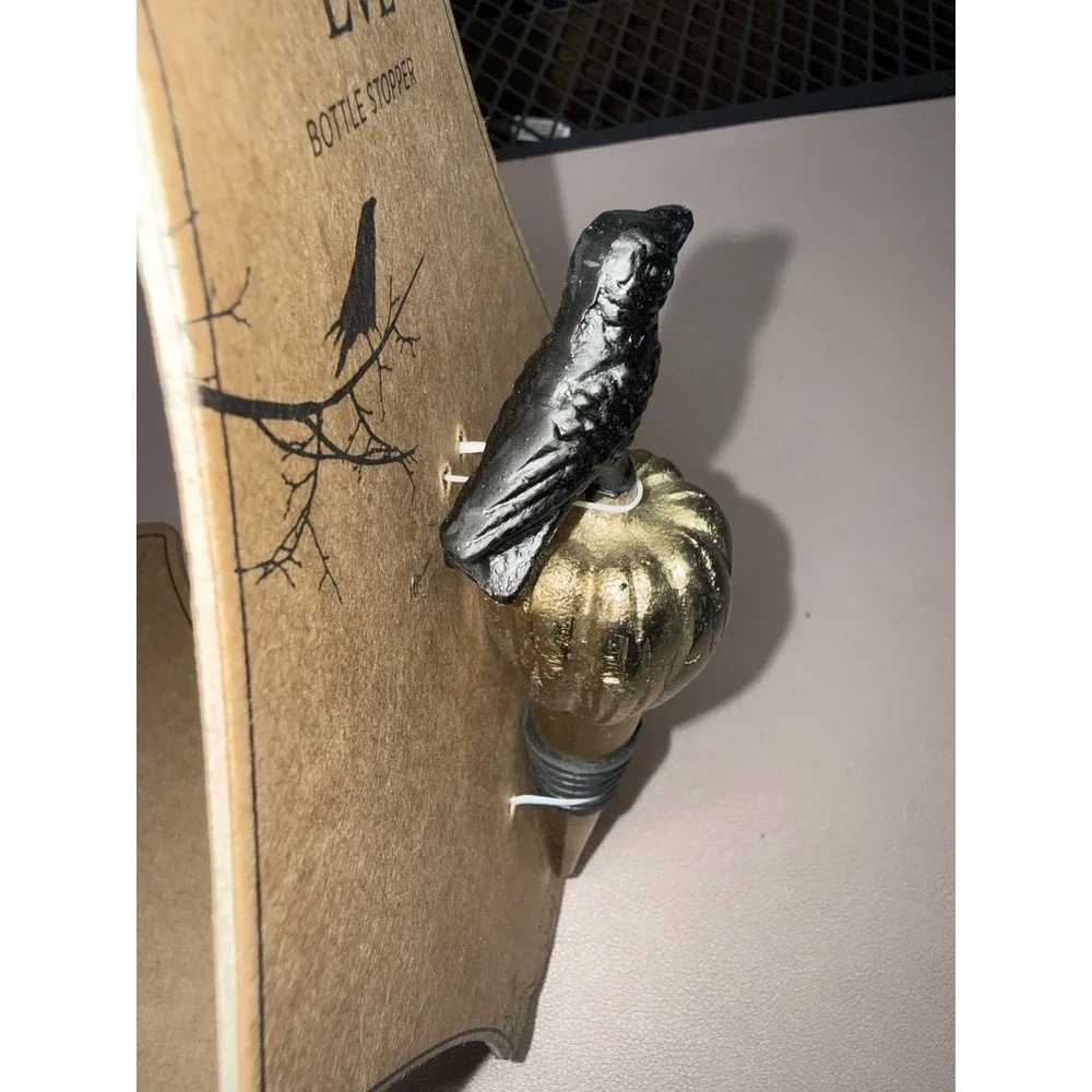 Hallow's Eve Halloween Bottle Stopper Crow on Gold Pumpkin‎ Wine Bar Decor